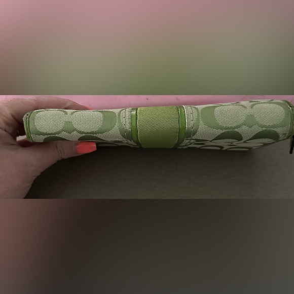 Pre loved Coach wallet. - Picture 7 of 8